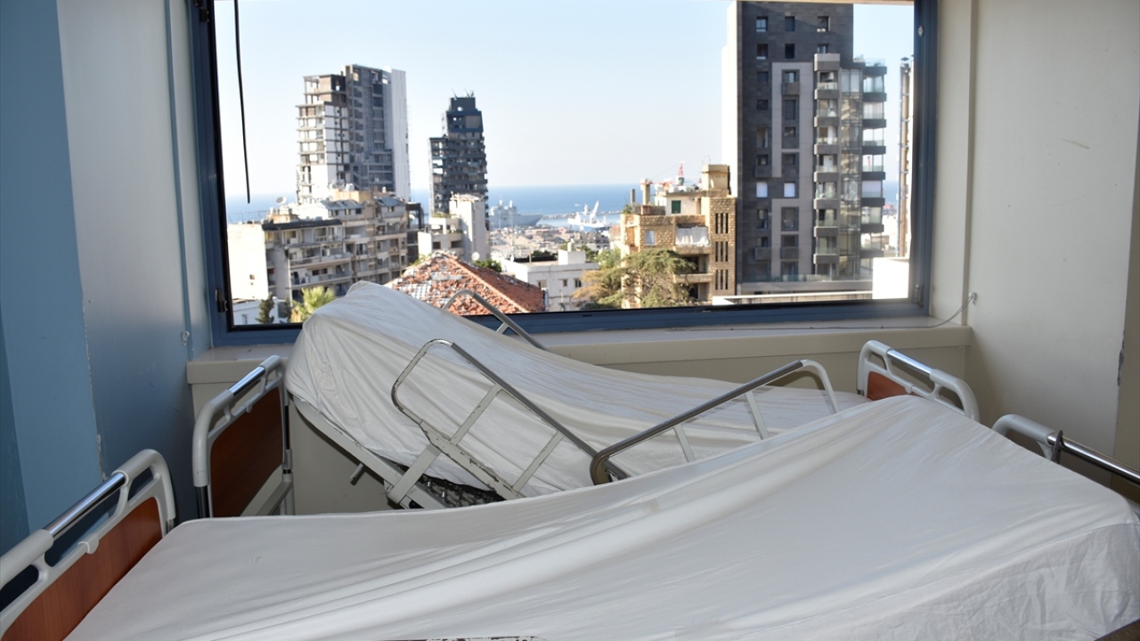Sağlık Bakanlığı, 4 Ağustos`ta Beyrut Limanı`nda meydana gelen patlama sonrası toplam 500 yatak kapasitesine sahip 4 hastanenin faaliyetlerine ara verdiğini açıkladı.