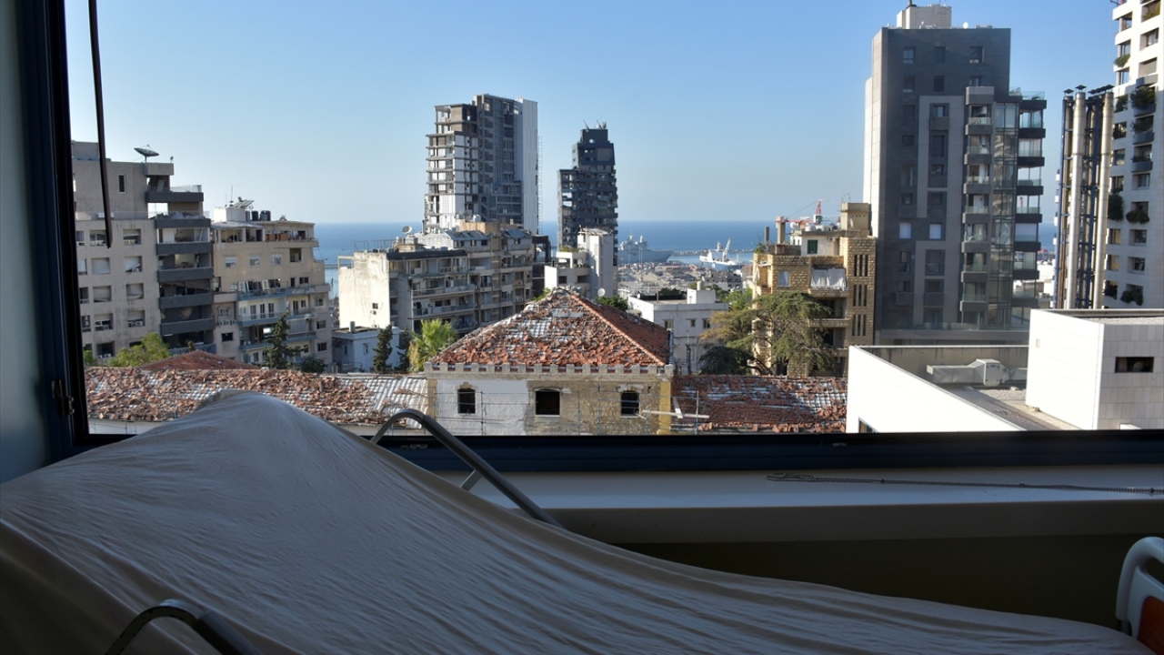 Tarihinin en büyük ekonomik krizlerinden biriyle boğuşan Lübnan, yeni tip koronavirüs (Covid-19) vakalarının da zirveye çıktığı bir dönemden geçiyor.