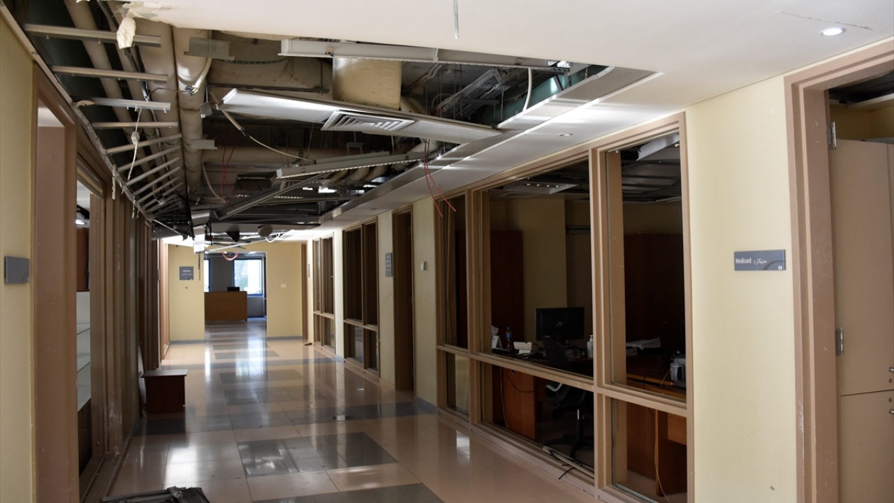 Ekonomik kriz nedeniyle zaten sağlık hizmetlerinin kısıtlı olduğu ülkede bir de patlama sonrası bazı hastanelerin devre dışı kalması Lübnan makamlarını çaresiz bıraktı. 