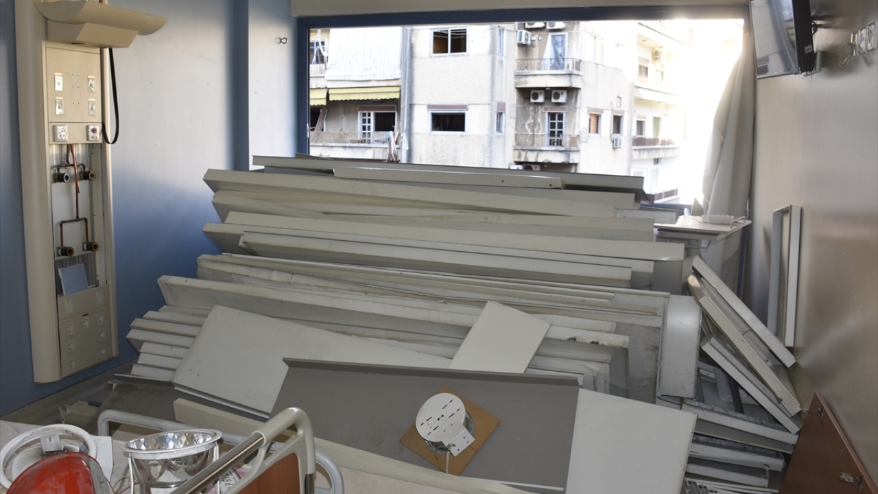 Bu arada Lübnan Sağlık Bakanlığı yetkililerinden alınan bilgiye göre, Beyrut Limanı`nda meydana gelen şiddetli patlamada hayatını kaybedenlerin sayısı 182`ye yükseldi.