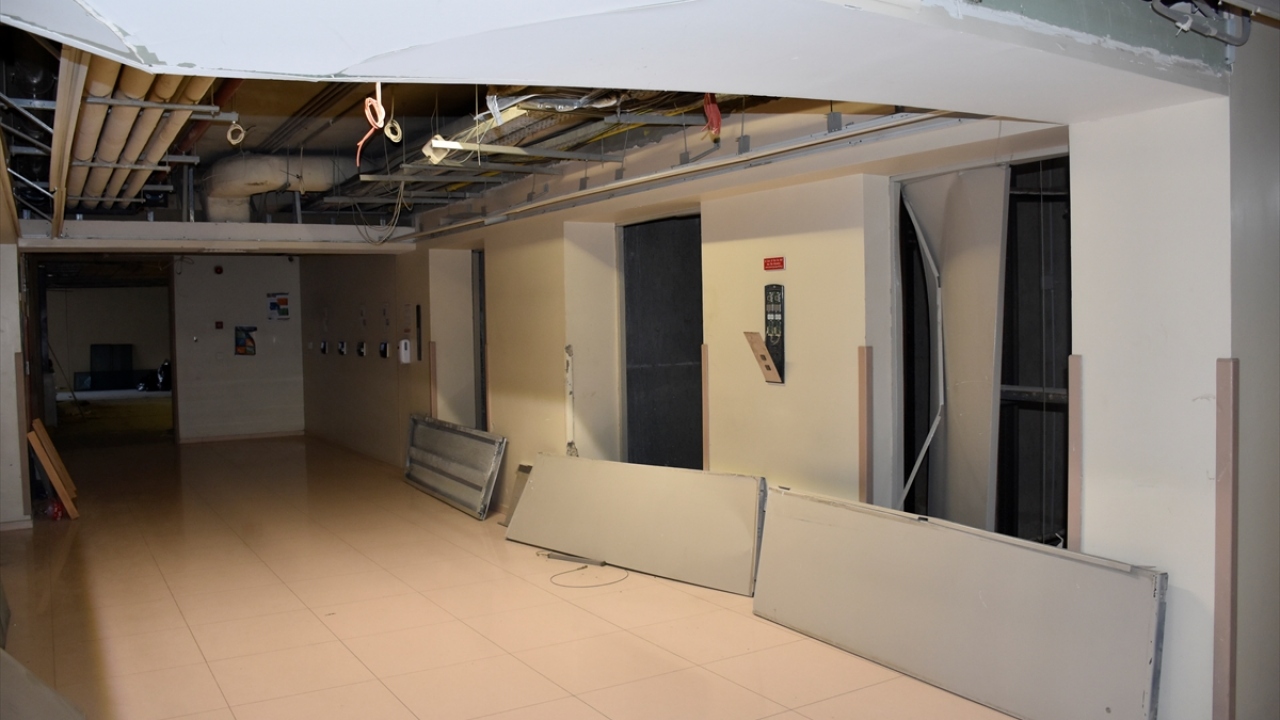 Lübnan`da 1878`den bu yana kesintisiz hizmet veren, başkentin Eşrefiyye bölgesindeki Rum Hastanesi yöneticilerilerinden Dr. Ayd Azar, Beyrut Limanı`ndaki şiddetli patlama sırasında ve sonrasında hastanede yaşananları anlattı.