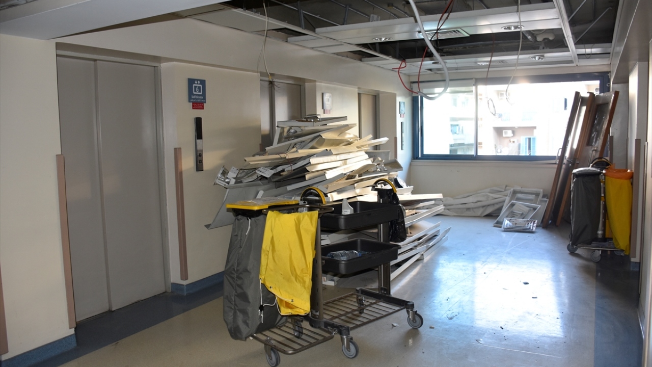 Dr. Azar, patlama sonrası anında hastaneyi tahliye kararı aldıklarını belirterek, "Bir hastanenin tahliyesi tabi hiç de kolay değil. Çünkü hastane, hastalar için titizlikle güvenli hale getirilen bir mekan." ifadelerini kullandı.