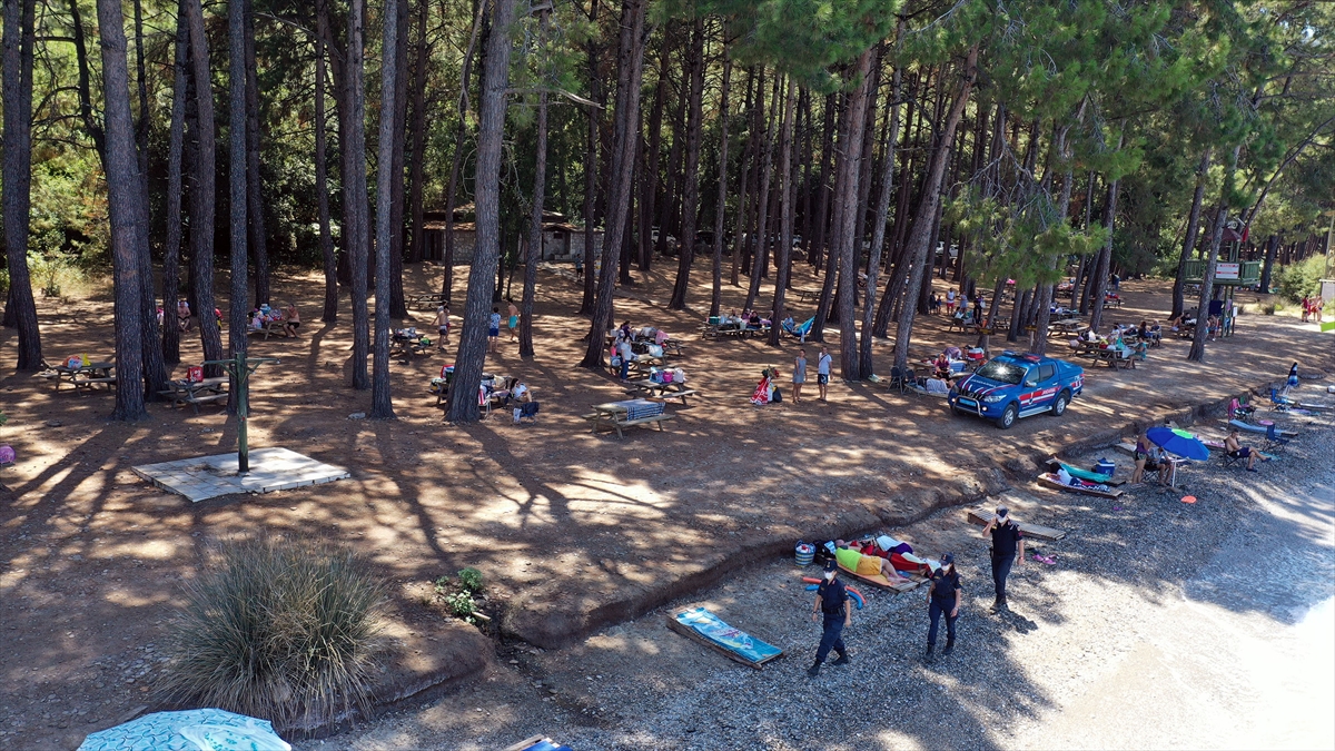 Her yıl milyonlarca yerli ve yabancı turistin geldiği milli park, bu sezon Kovid-19`un gölgesinde misafirlerini ağırlıyor. 