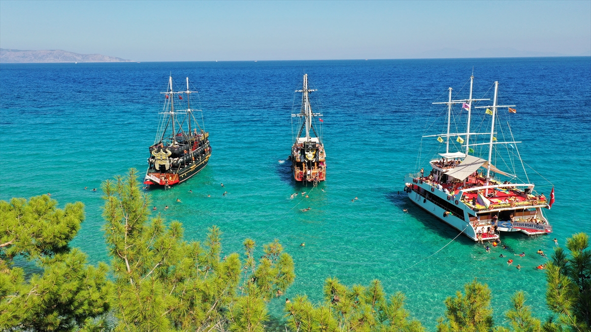 Bölgede 804 çeşit bitki türünden 33`ünün endemik olduğuna dikkati çeken Aşık, aynı zamanda 37 memeli, 45 sürüngen ve 256 kuş türünün barındığını, milli parkın delta kısmında da nesli tükenmekte olan tepeli pelikanın ürediğini ifade etti.