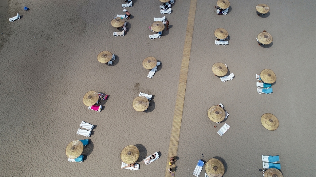 Kadriye ve Belek`teki halk plajlarını örnek gösteren Alpaslan, "Yiyecek ve içecek hizmetleri çok makul ve uygun fiyatlarla verilecek, onun dışında denize girme, otopark, spor alanları ve diğer hizmetler ücretsiz olacak." diye konuştu. 