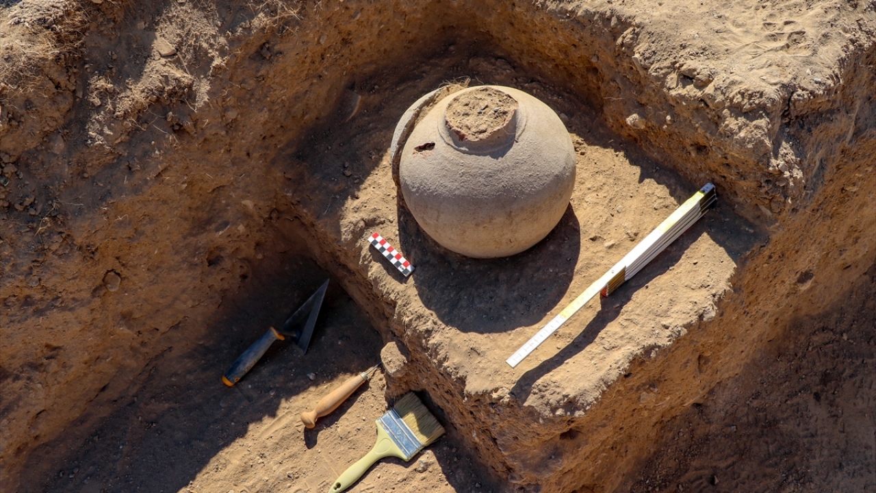 "Bu alanlarda yapılan kazılarda her gün yeni bulgulara rastlanıyor"