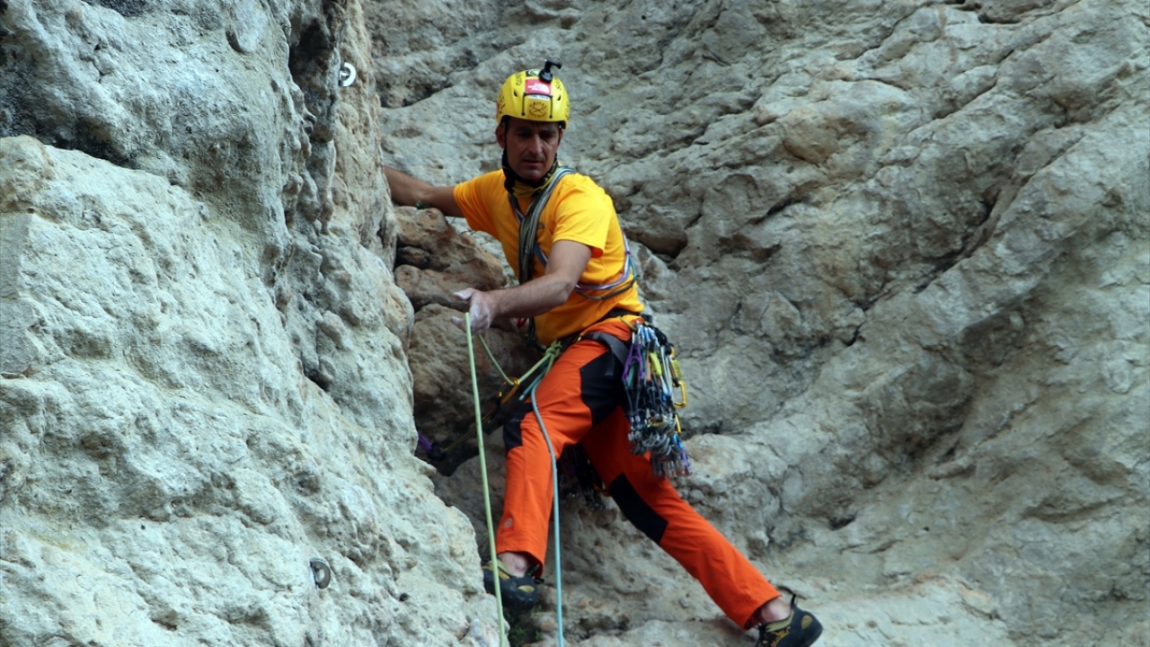 Hacısalihoğlu, bölgenin zenginliğini dağ sporu meraklılarına açmayı, aynı zamanda da bu spor sayesinde şehrin, bölgenin ve ülkenin tanıtımına katkı sunmayı arzuladıklarını belirtti.