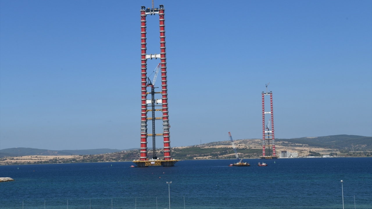 Gemiyle yaklaşık 35 dakikada katedilen Boğaz geçişini 6 dakikaya indirecek köprünün özellikle yaz sezonu gibi yoğun dönemlerde uzun araç kuyruklarını ortadan kaldırması bekleniyor.