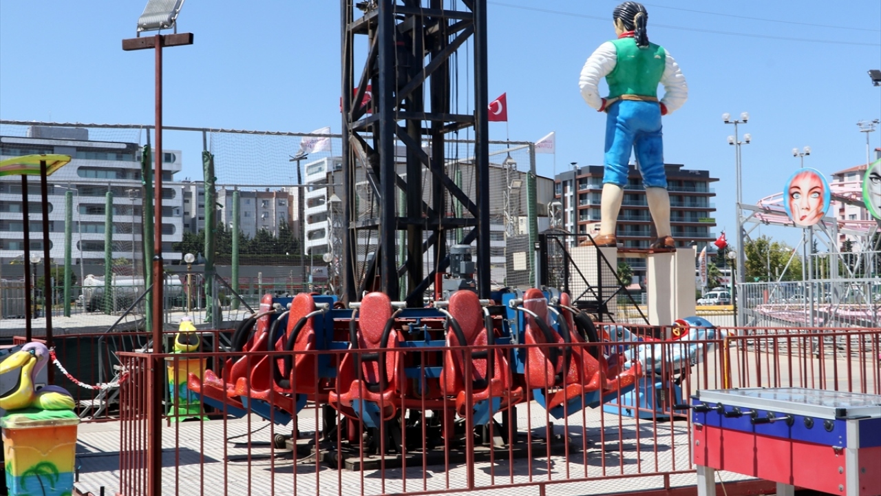 Asansör, alçaldığı sırada halatınının kopması sonucu yaklaşık 2 metreden zemine düştü.