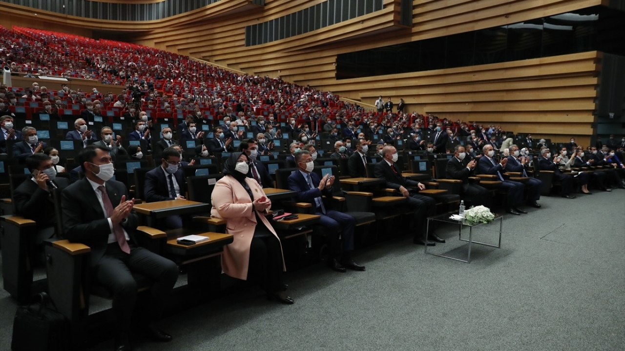 "Milletin emanetini sırtlarlara yedirmedik"