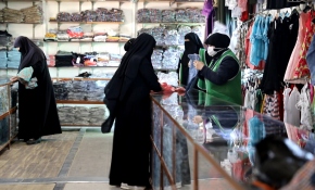 Türkiye Azez'deki yardım merkeziyle yüzleri yeniden güldürdü