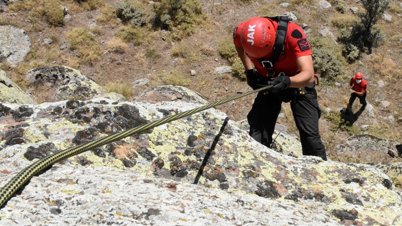 Koramaz Vadisi`nde bisiklet turu yapan Okan Akkoyun, JAK timlerinin kendilerine huzur verdiğini söyledi.