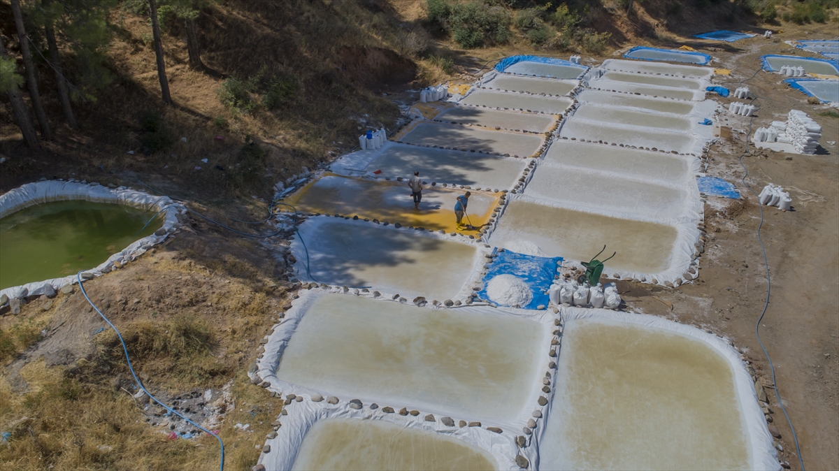 Doğal ortamda kimyasal kullanılmadan üretilen kaya tuzu, özellikle salamura ürünler, kavurma, peynir ve turşu yapımında kullanılıyor.