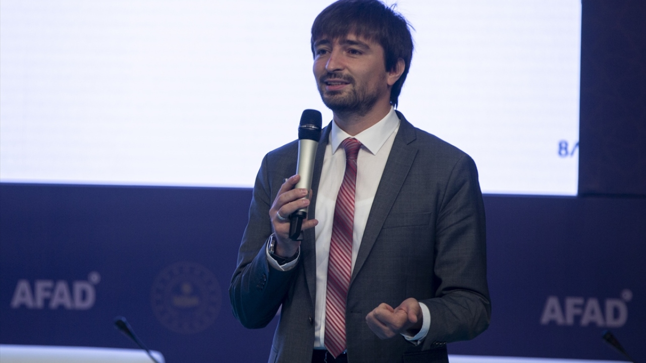 Güllüoğlu, insanların değiştirebileceği konulara ilişkin ise şunları kaydetti: