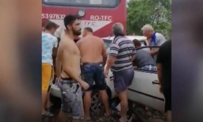 Romen şarkıcının hayatını kaybettiği kaza anbean kameraya yansıdı