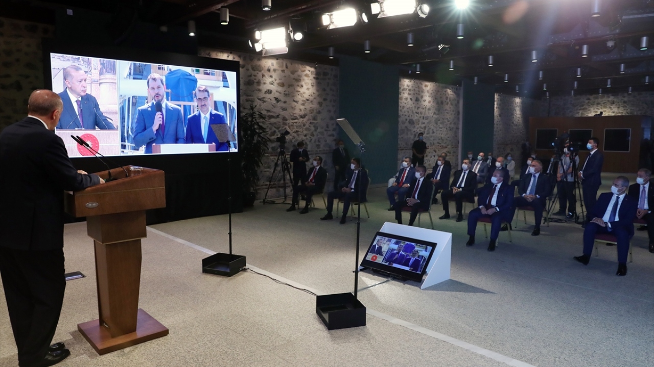 Cumhurbaşkanı Recep Tayyip Erdoğan, "Türkiye açısından yeni bir dönem açılacak" dediği merakla beklenen müjdeyi açıkladı.