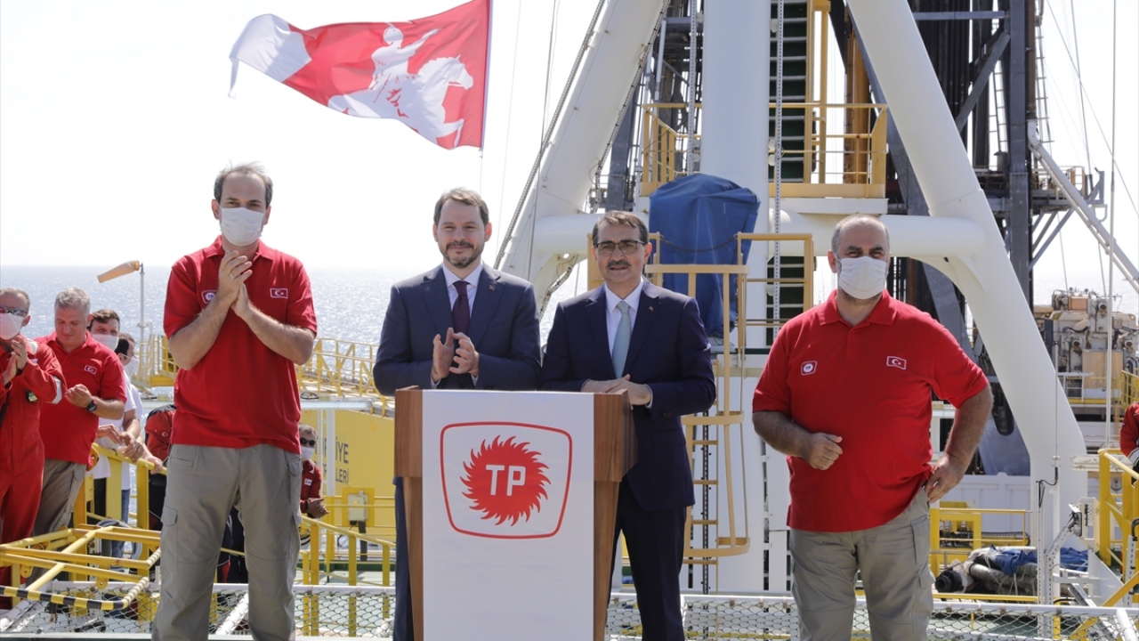 Ağustos ayı tarihimizde zaferler ayıdır. Bugün yine on yıllardır süregelen enerji alanında büyük, şanlı zafere attığımız bir güne şahitlik ediyoruz.