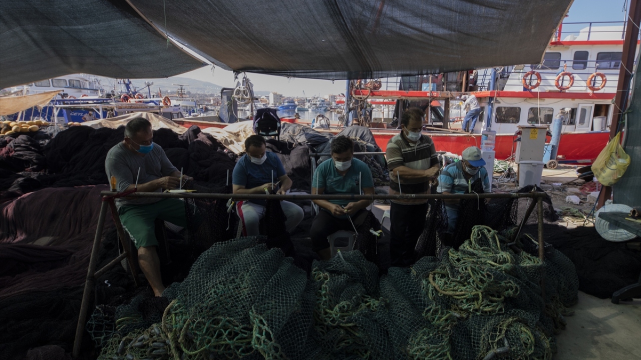 Su Ürünleri Kanunu`nda yapılan değişiklikle yasa dışı avcılığın önünün önemli ölçüde kesildiğini de ifade eden Çakan, denizlerde sürdürebilir bir balıkçılığı savunduklarını aktardı.