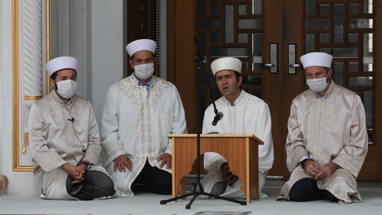 Programın bitiminde Büyükelçi Suleymanov,