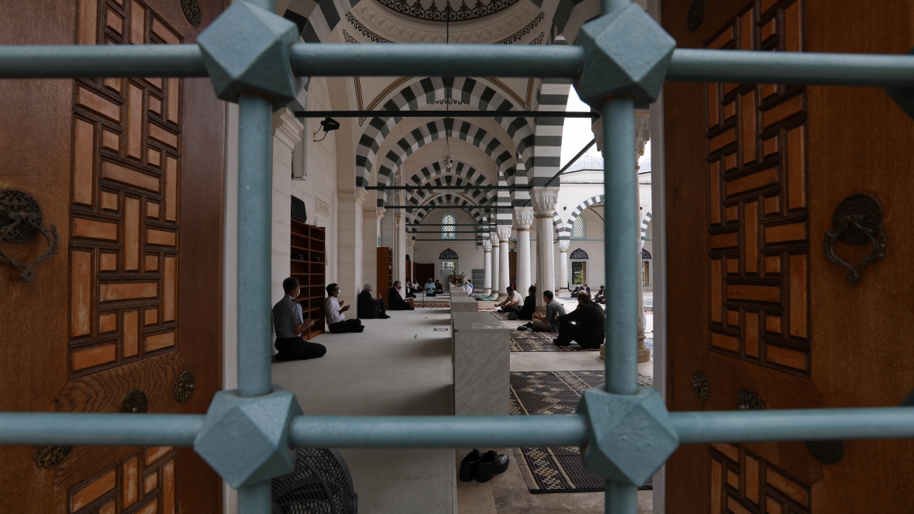 Büyükelçi Kılıç da, şehit askerlere bir kez daha Allah`tan rahmet, yakınlarına başsağlığı dileğini ifade ederek,