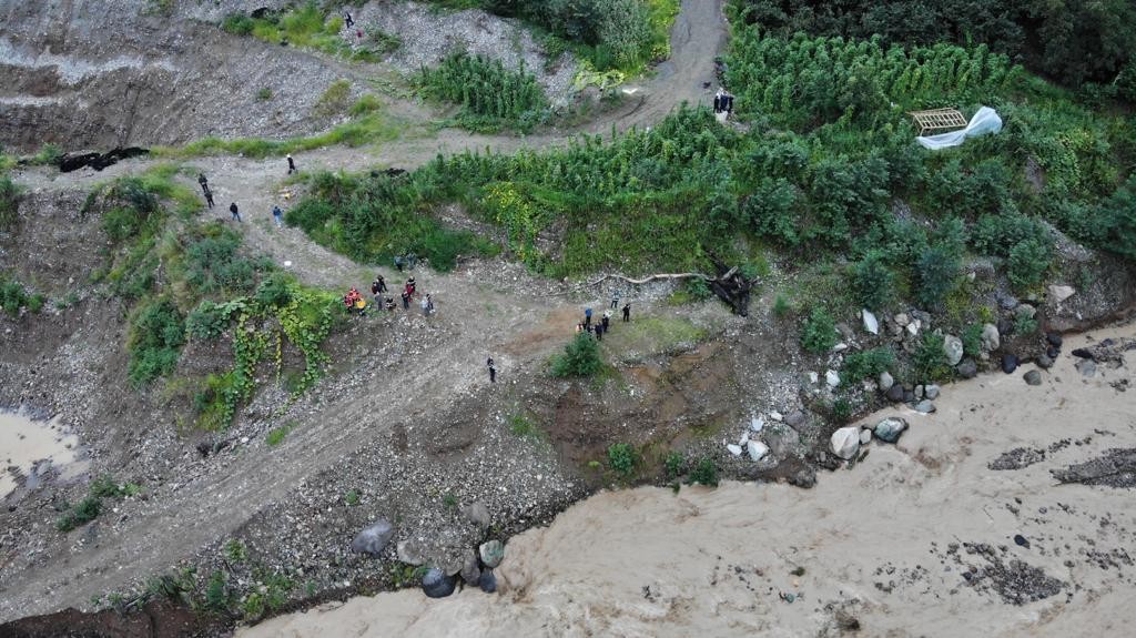 Bakan Soylu, sabah saatlerinde yaptığı açıklamada bir askerin cansız bedenine ulaşıldığını söyledi.