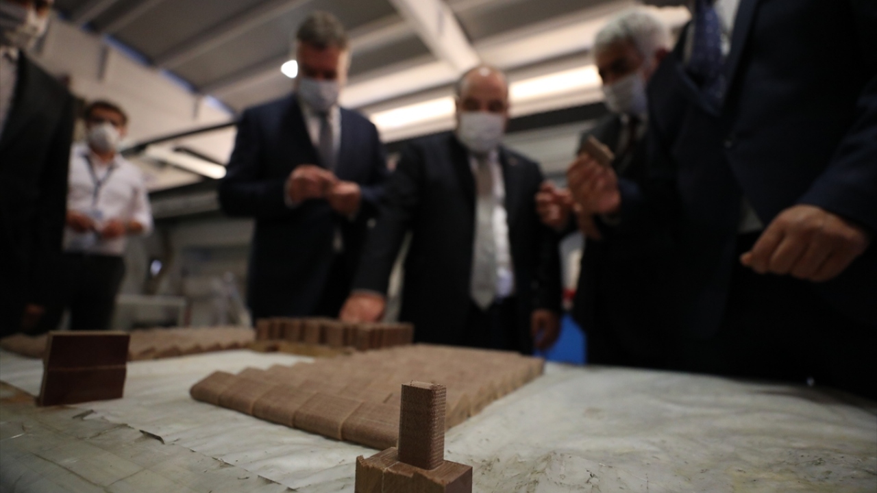 Firmanın TUSAŞ, Baykar ve Aselsan gibi yerli savunma sanayi firmalarına da üretim yaptığını anlatan Varank, şunları kaydetti: