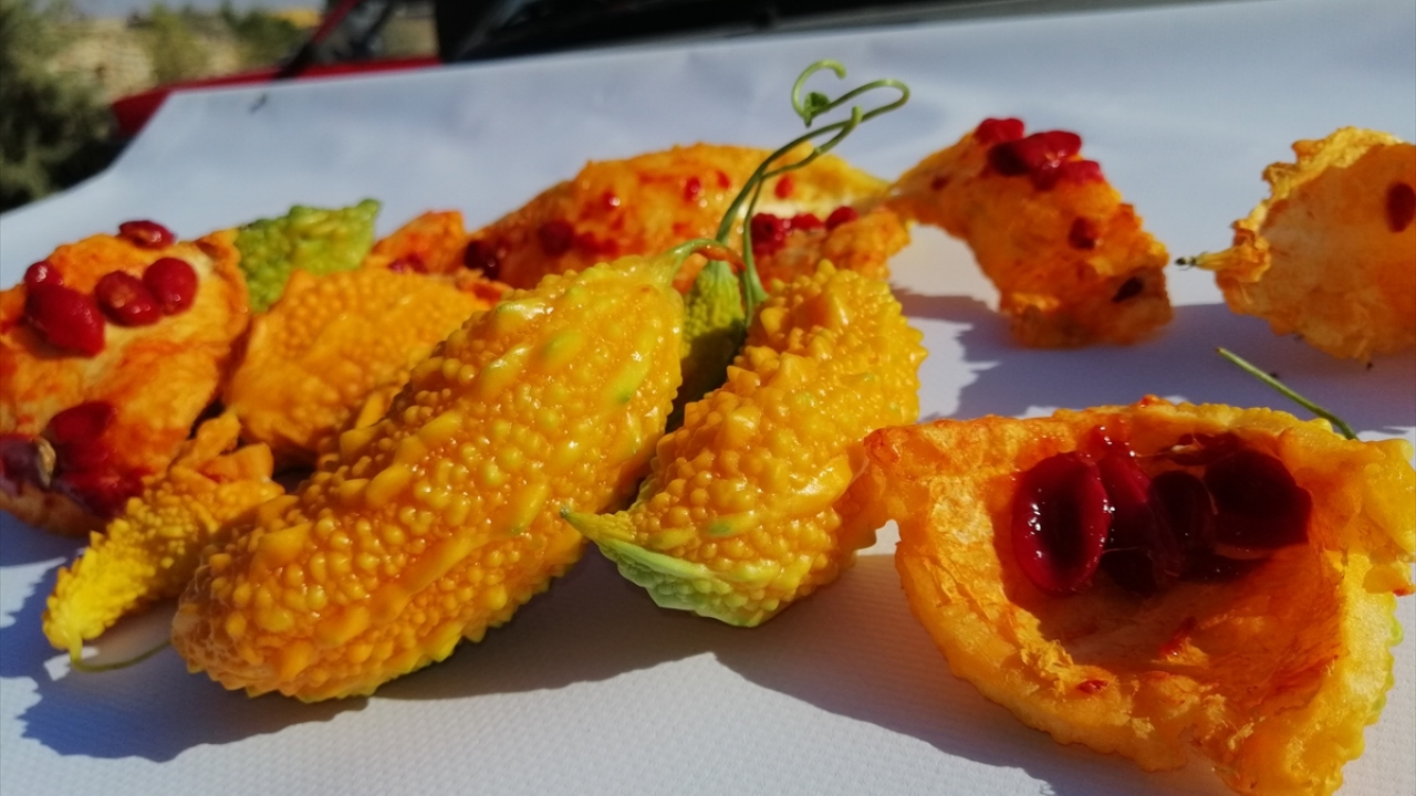 Bunun yanında serbest radikallerle savaşacak antioksidanlar içermesi, kanserli hücre oluşumunu engelliyor, cilt sorunlarını önlüyor. 