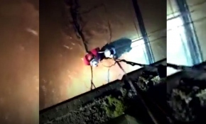 Sele kapılan araçtan son anda kurtarıldı