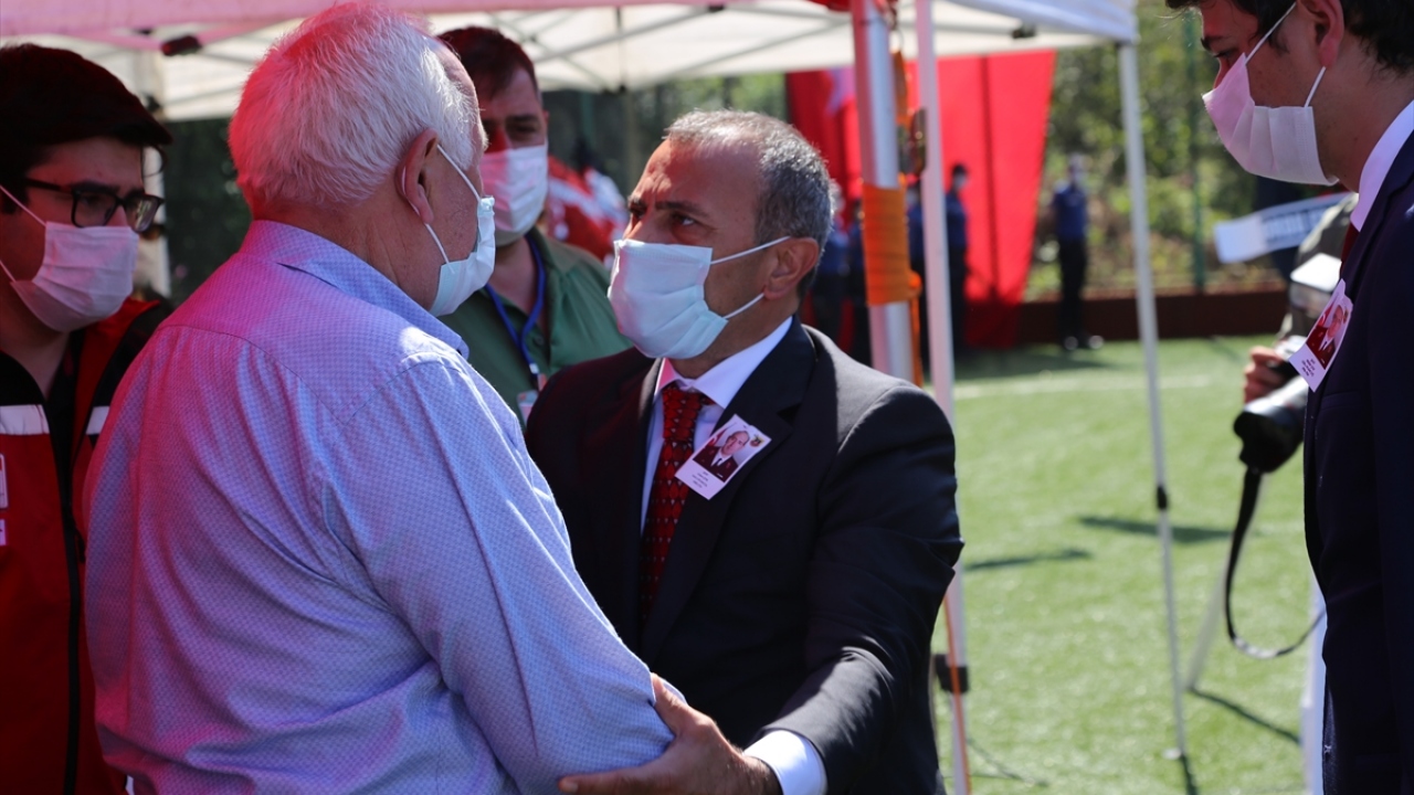 Vali Tuncay Sonel, şehidin babası Mahmut Çıtır`a başsağlığı dileklerini iletti.