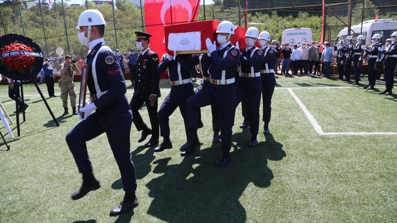 Şehit Çıtır`ın naaşı daha sonra Büyükşehir Belediyesine ait cenaze nakil aracıyla ilçe stadyumuna getirildi. 