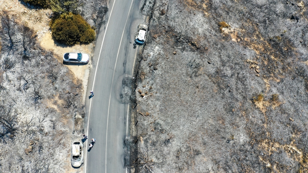Yangının çıkış nedenine ilişkin soruşturma devam ediyor.