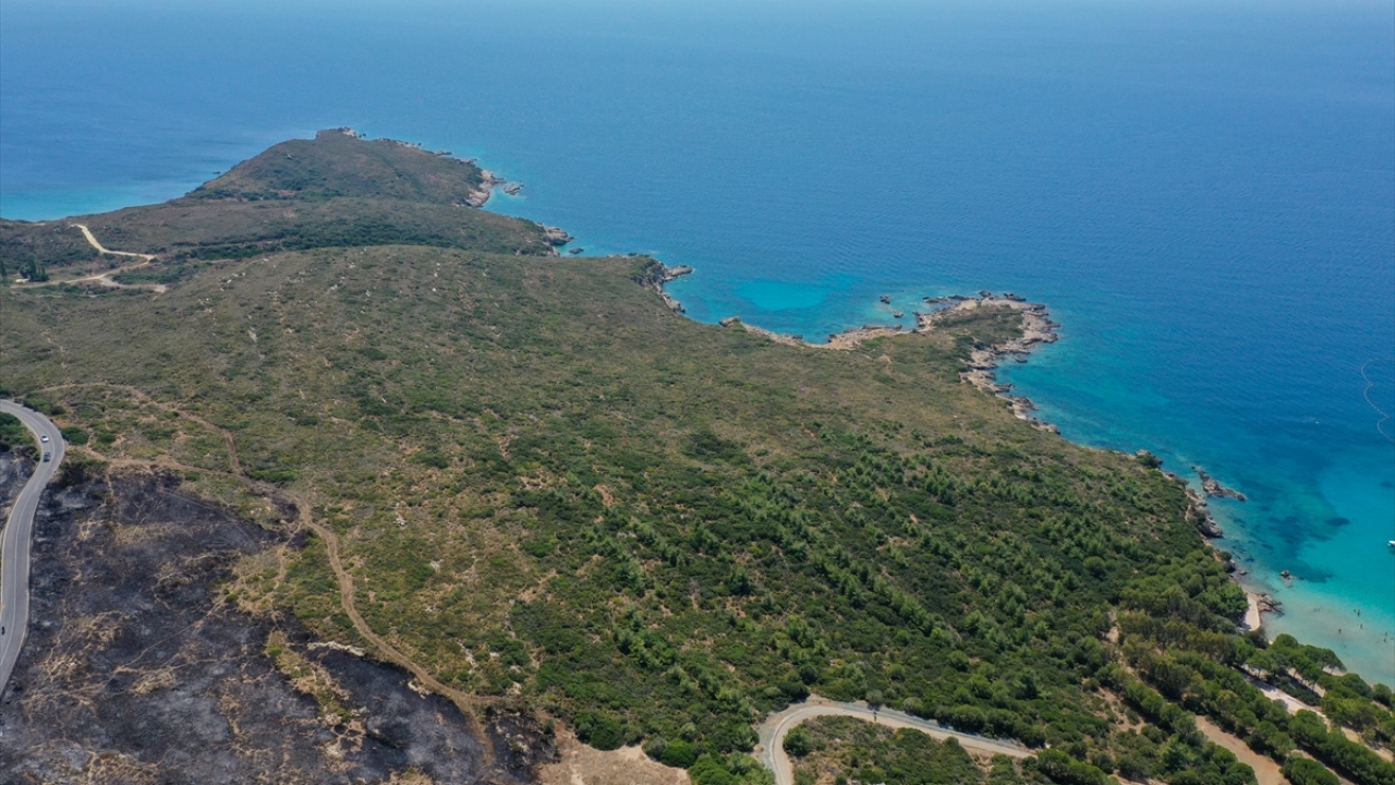 Yangında otomobili kullanılamaz hale gelen Cemil Erbey (35), denize girmek için dün misafirleriyle Ekmeksiz Plajı`na geldiklerini anlattı.