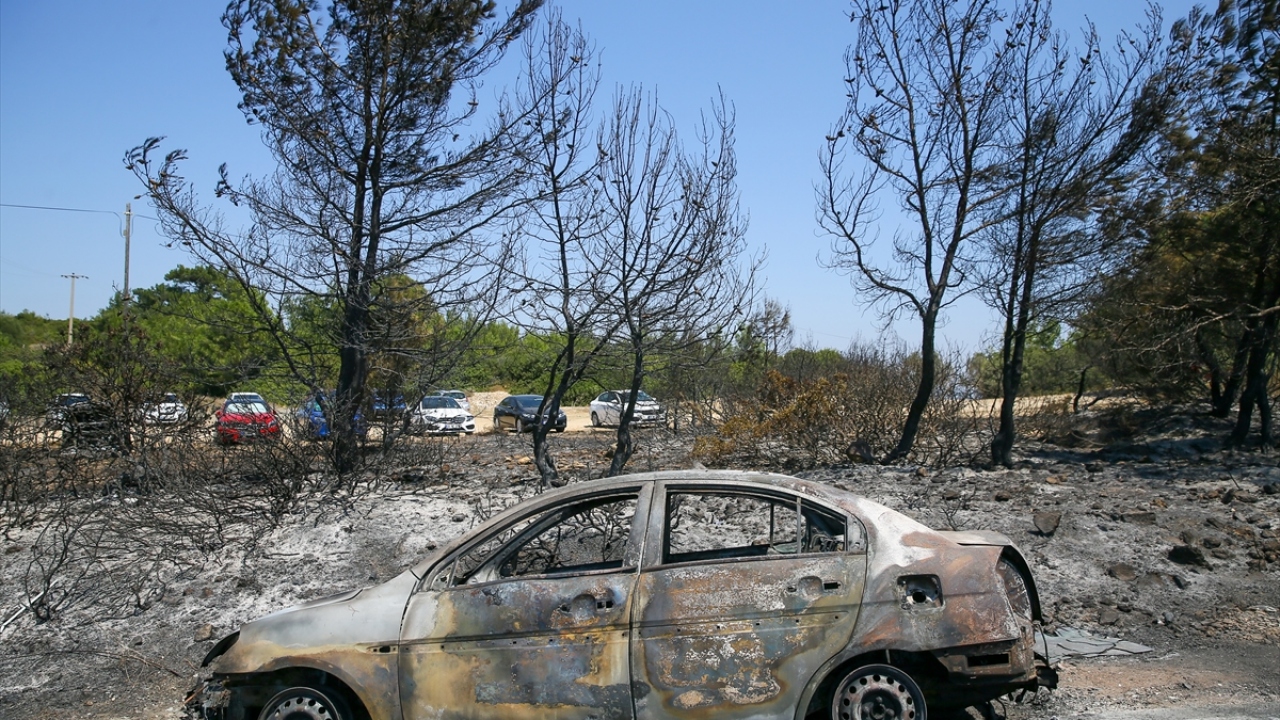 Sigorta şirketiyle görüştüğünü ve arcını çektirdiğini dile getiren Erbey, yanan araçta parasının bulunduğunu sözlerine ekledi. 