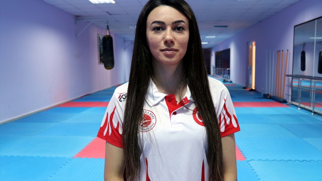 Şengür, düzenlenecek ilk Avrupa Şampiyonası`nda birincilik kazanma hedefine ulaşabilmek için günde çift antrenman yaparak çalışmalarına devam ediyor. 