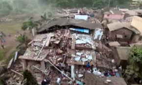 Hindistan'da bina çöktü: En az 90 kişi mahsur kaldı