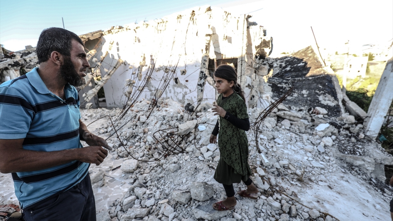 Hayatlarını kurtarmak için nispeten güvenli kamplara sığınan siviller, birçoğunda altyapının olmadığı, temiz su imkanının dahi bulunmadığı kamplarda yaşam mücadelesi veriyor.