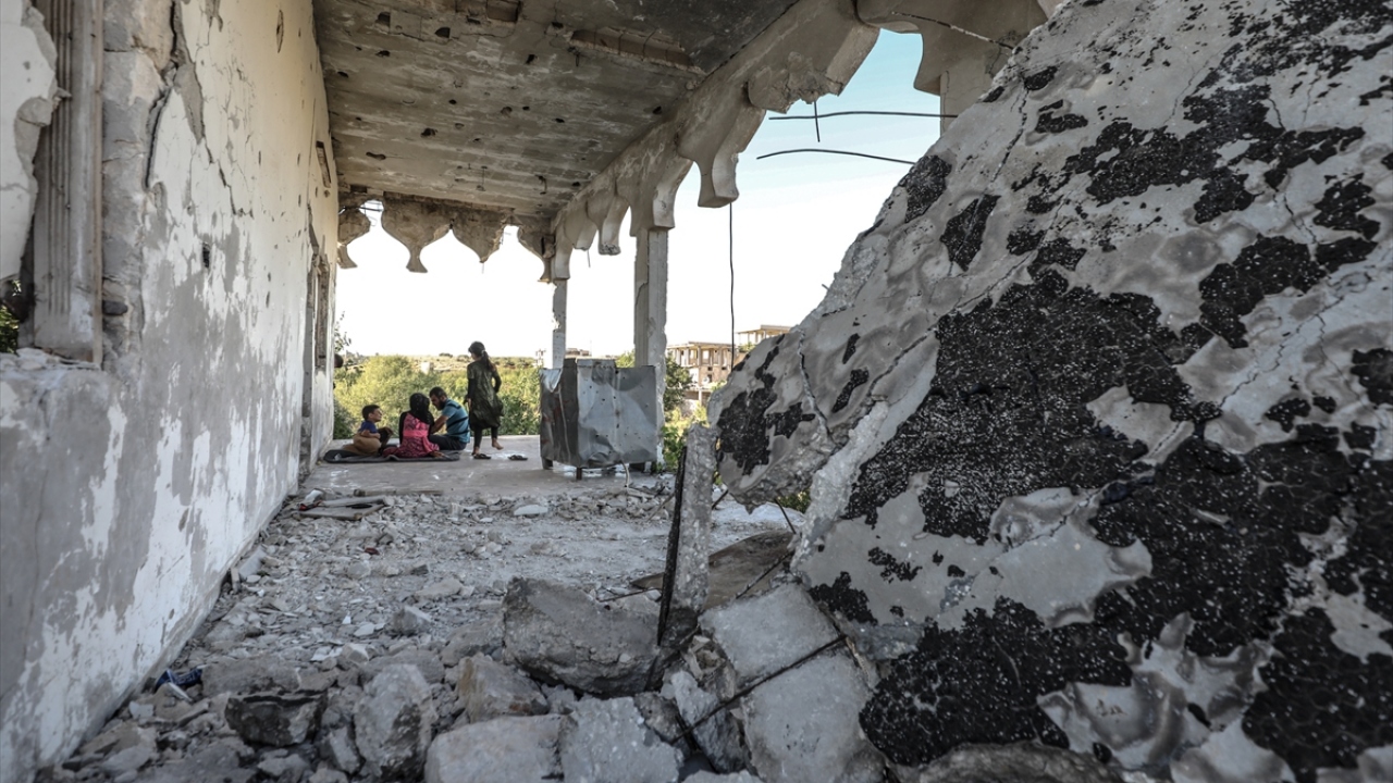 Zennub, "Benim gelirim yok, ihtiyacım çok. Kampta zor şartları göze alarak oturuyordum, yaşayamadım." dedi.