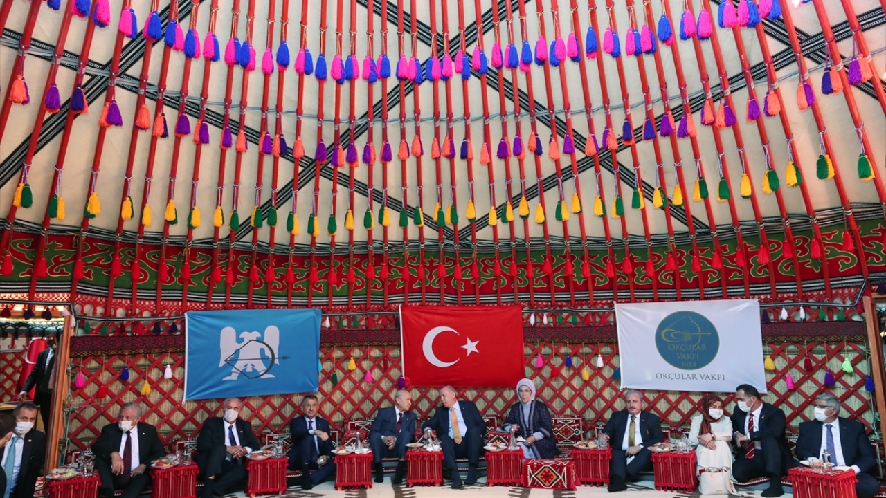 Cumhurbaşkanı Erdoğan`a eşi Emine Erdoğan, Cumhurbaşkanı Yardımcısı Fuat Oktay, TBMM Başkanı Mustafa Şentop ile MHP Genel Başkanı Devlet Bahçeli de eşlik etti.