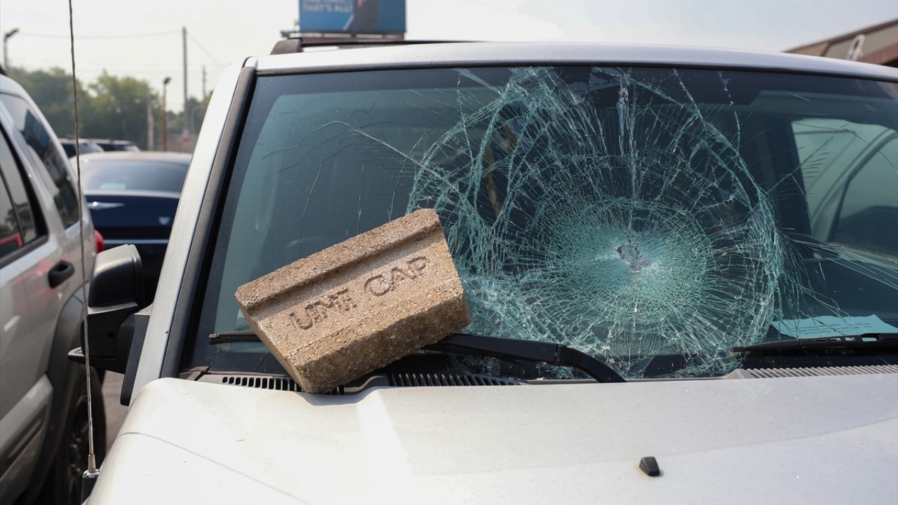 Polisin Blake`i arkadan vurması sonrası Wisconsin eyaletinin Kenosha kentinde başlayan polis şiddeti karşıtı protestolar, sokağa çıkma yasağına rağmen gece boyunca devam etti.