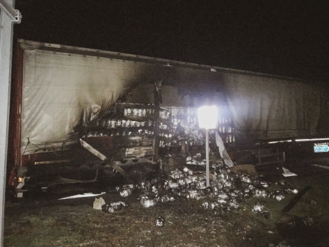 Akseki'de seyir halindeki tırın dorsesi yandı