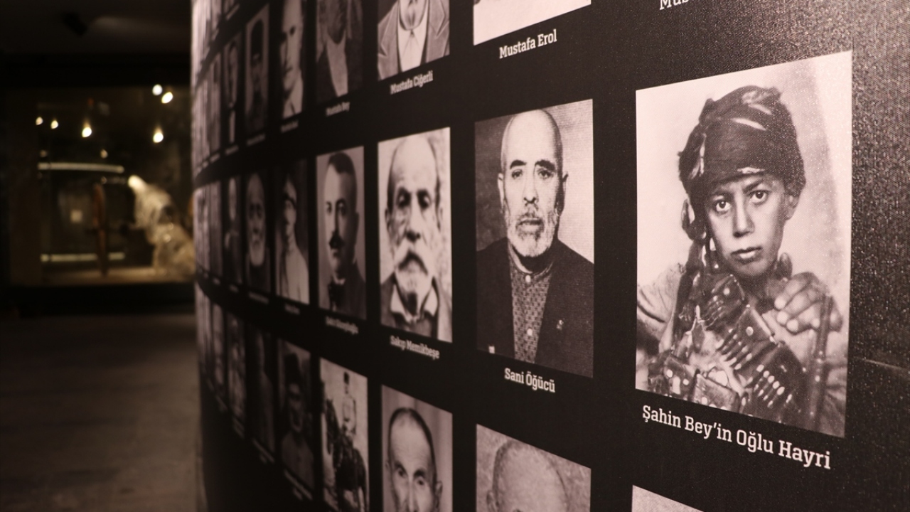 Seferpaşa Mahallesi`nde inşa edilen müze, Rus ressam Aleksander Samsonov`un dönemi yansıtan yağlı boya çalışmalarının yer aldığı 4 alandan oluşuyor.