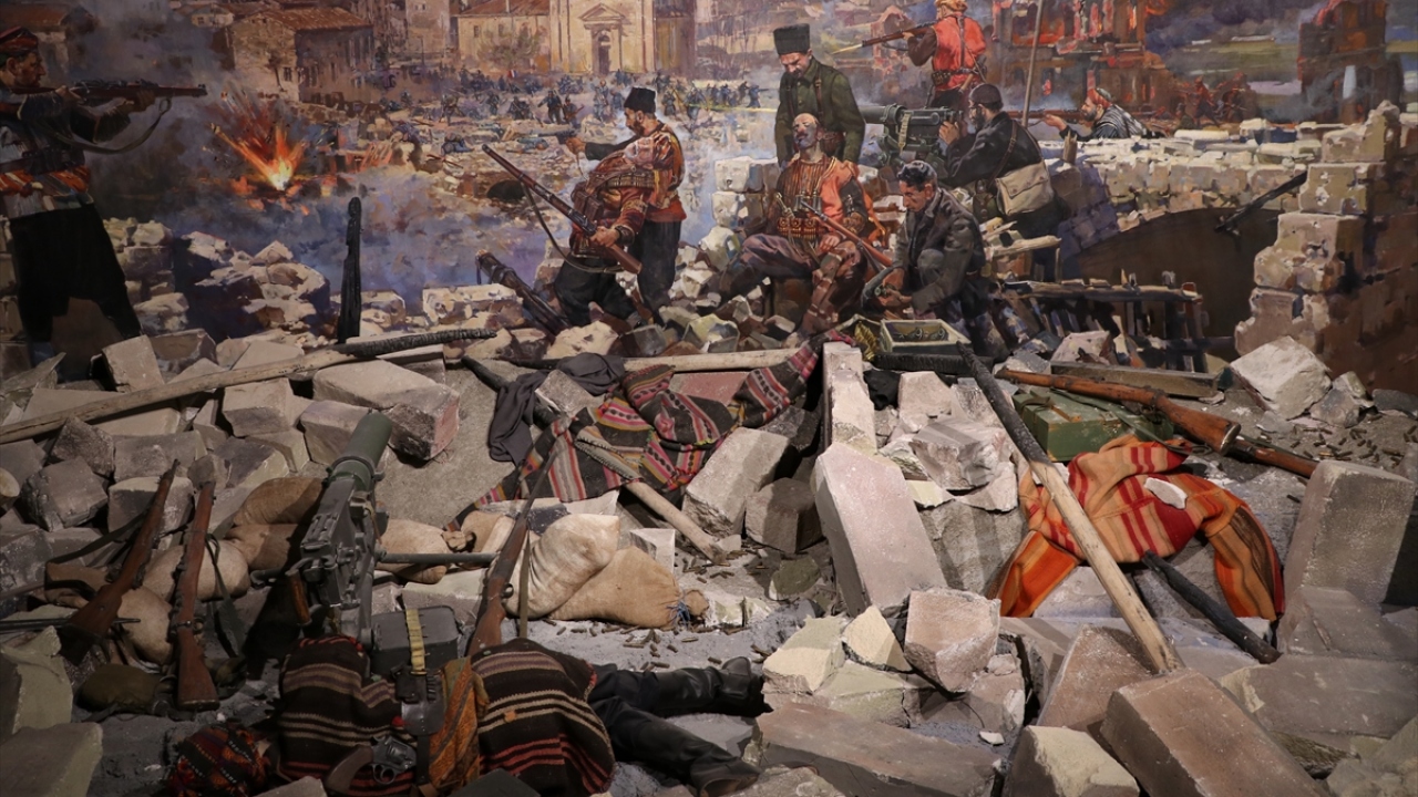 Antep savunmasının bir destan niteliği taşıdığını anlatan Severoğlu, kent halkının topyekün mücadele ederek Fransız ve İngilizlere karşı eşsiz mücadele örneği ortaya koyduğunu ifade etti.