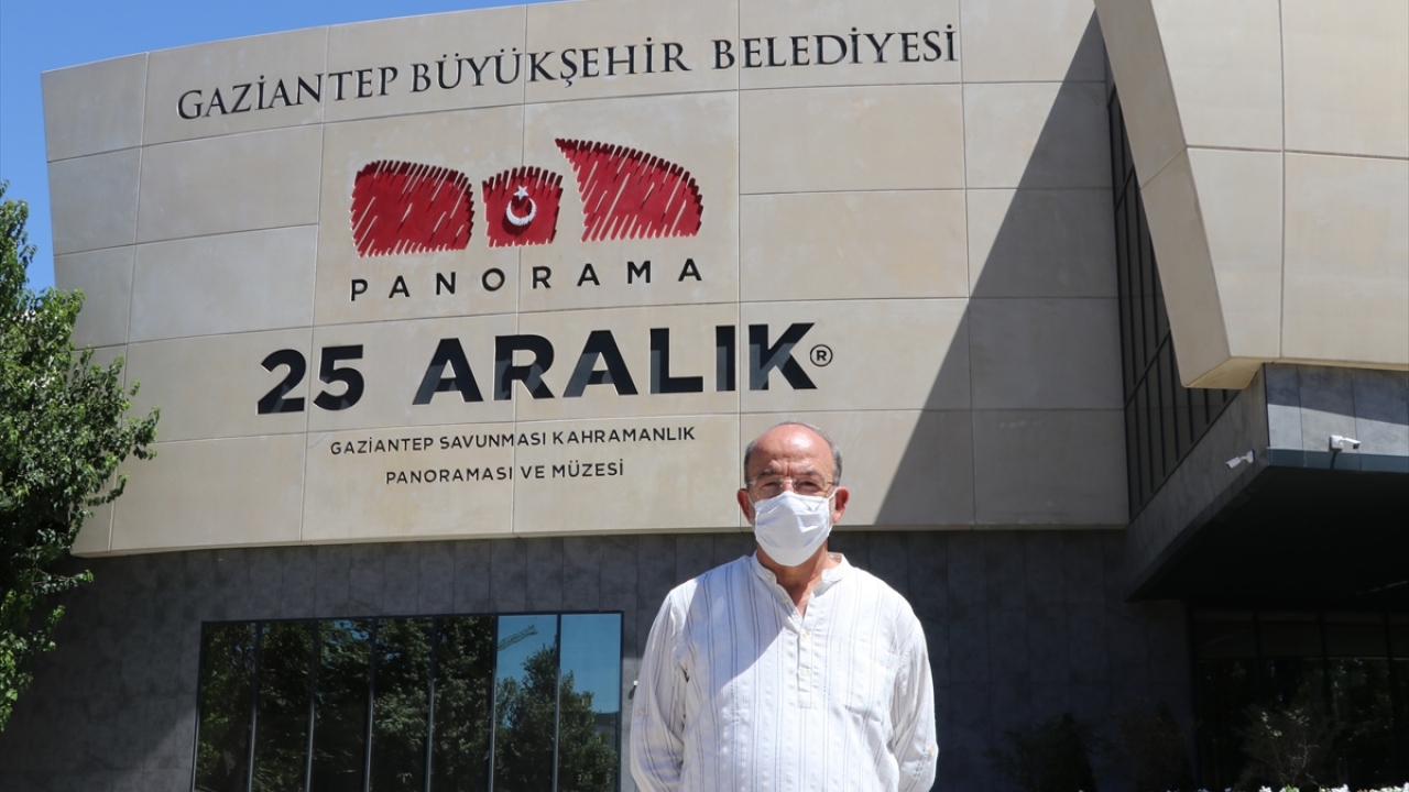 Panoroma 25 Aralık Tarih Kurulu Başkanı Bekir Sıtkı Severoğlu, yaptığı açıklamada, iki dedesinin de gazi olduğunu, bu nedenle projede gönüllü yer aldığını söyledi.