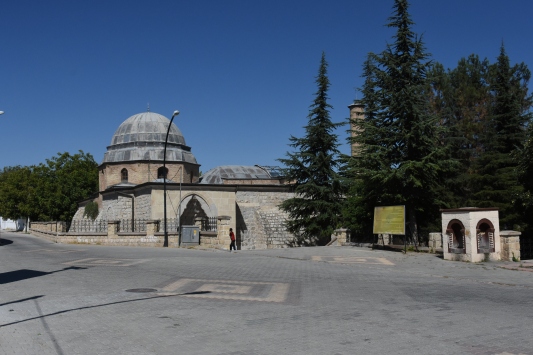 Ata yadigarı camilerden depremin izleri siliniyor