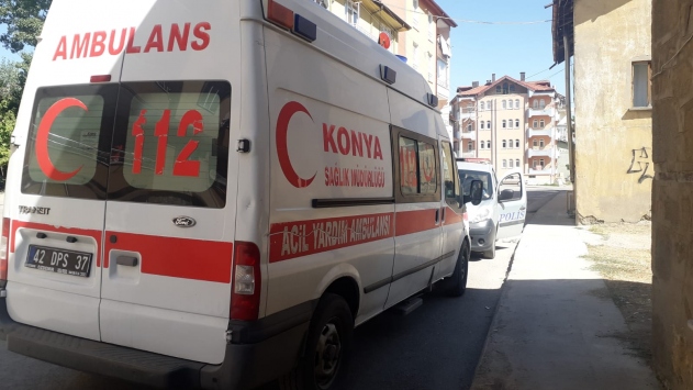 Çakmak gazı çektiği ileri sürülen genç hastaneye kaldırıldı