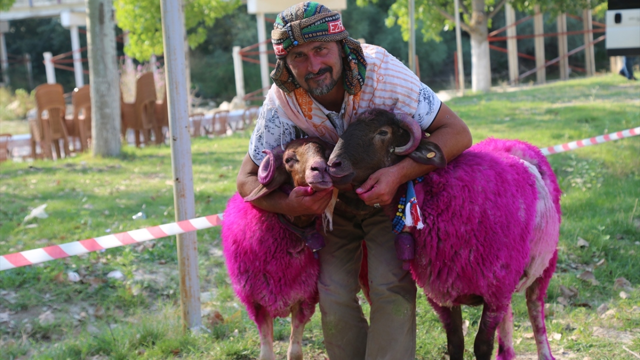 Yukarıseyit Mahallesi`nden çoban İbrahim Kuzdere de geleneğin yaşatılması adına yarışmaya katıldığını dile getirdi. 