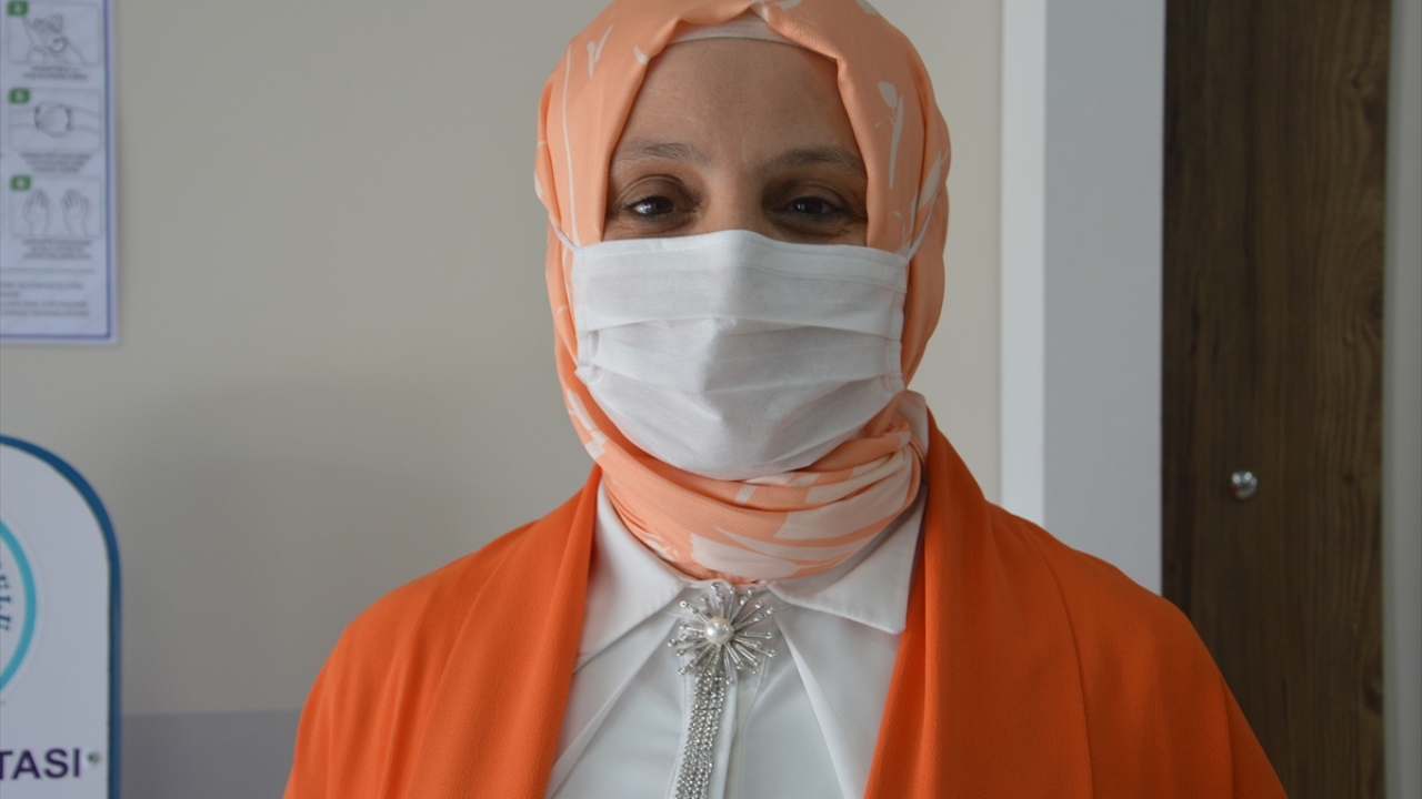 Durmuş, sadece öğrenci sınıfları değil, konferans salonları, yurtlar, öğretmen ve müdür odalarının da tek tek kontrol edilip hazır hale getirildiğini aktararak, şunları kaydetti: