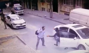 İstanbul'da kuyumcuyu gasp edenler 11 kilogram altınla kaçtı