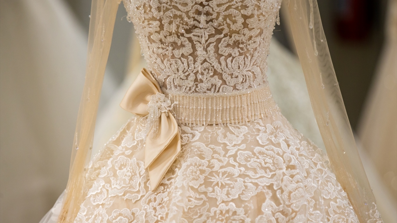 Normalleşme sürecinde düğünlere tekrar izin verilmesiyle sektörde ağustos ayına kadar hareketlilik gözlenirken, salgın nedeniyle yurt dışına da ürün gönderemeyen sektör, bu dönemde devlet destekleriyle yaralarını sarmaya çalışıyor. 