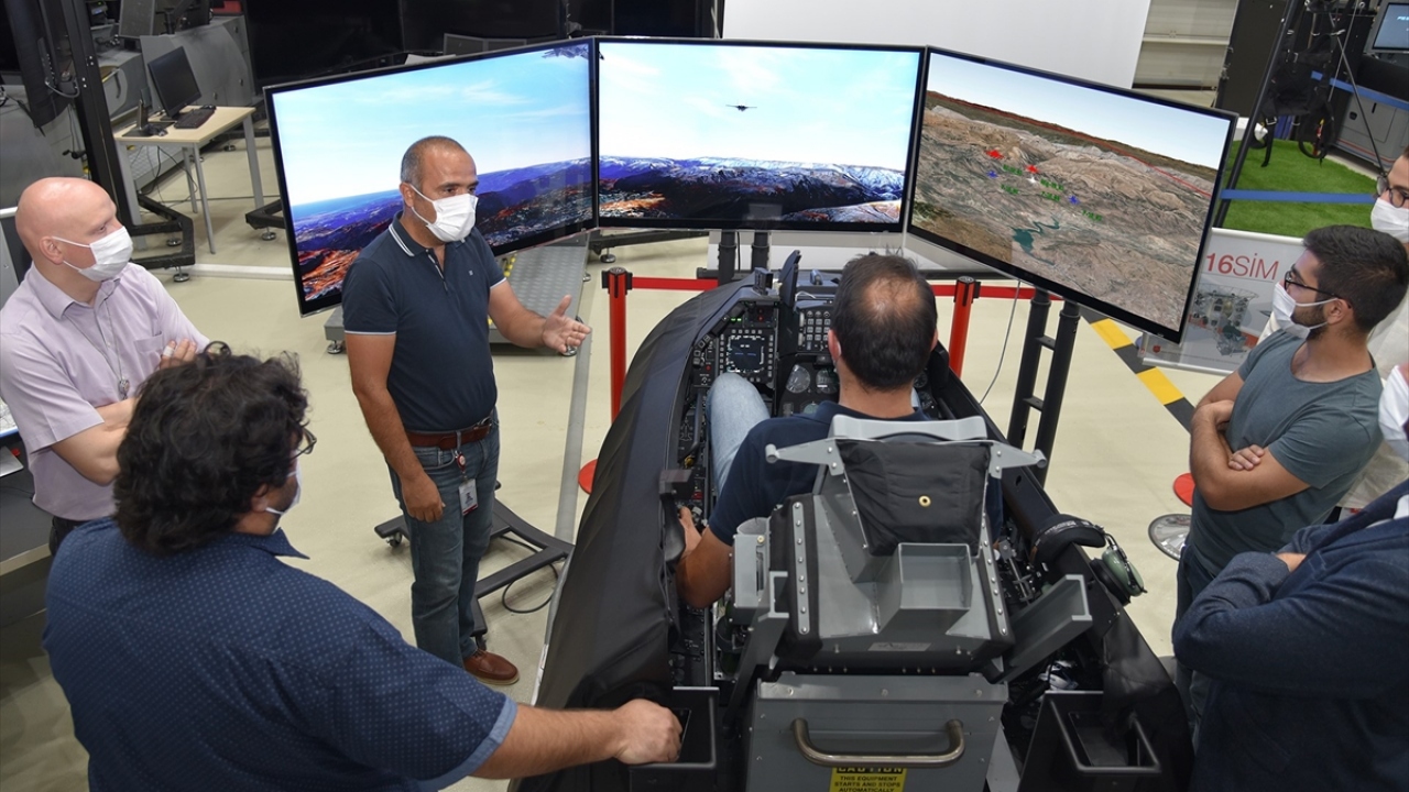 Askeri ve sivil havacılıkta örnekleri artan yapay zeka uygulamaları Türk savunma sanayisi şirketlerinin de gündeminde bulunuyor. 